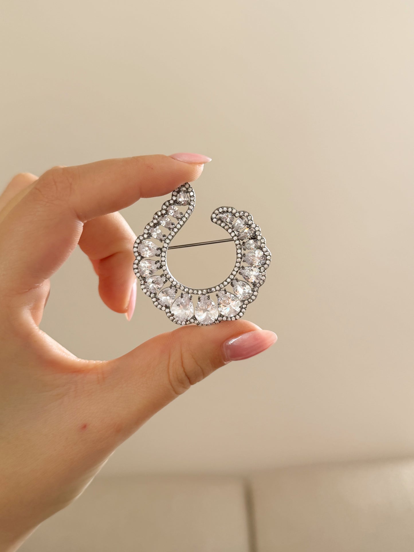 Zircon brooch