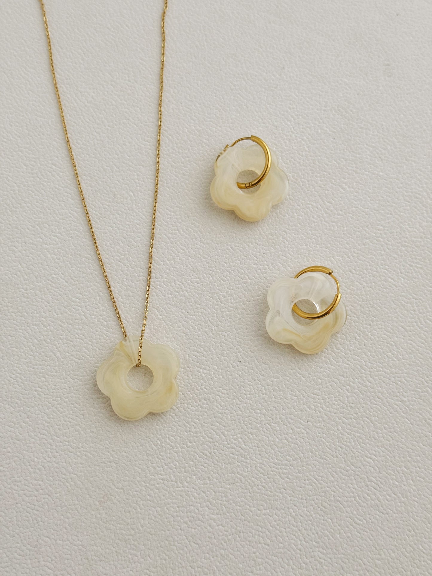 Colorful flower earrings and necklace (beige)