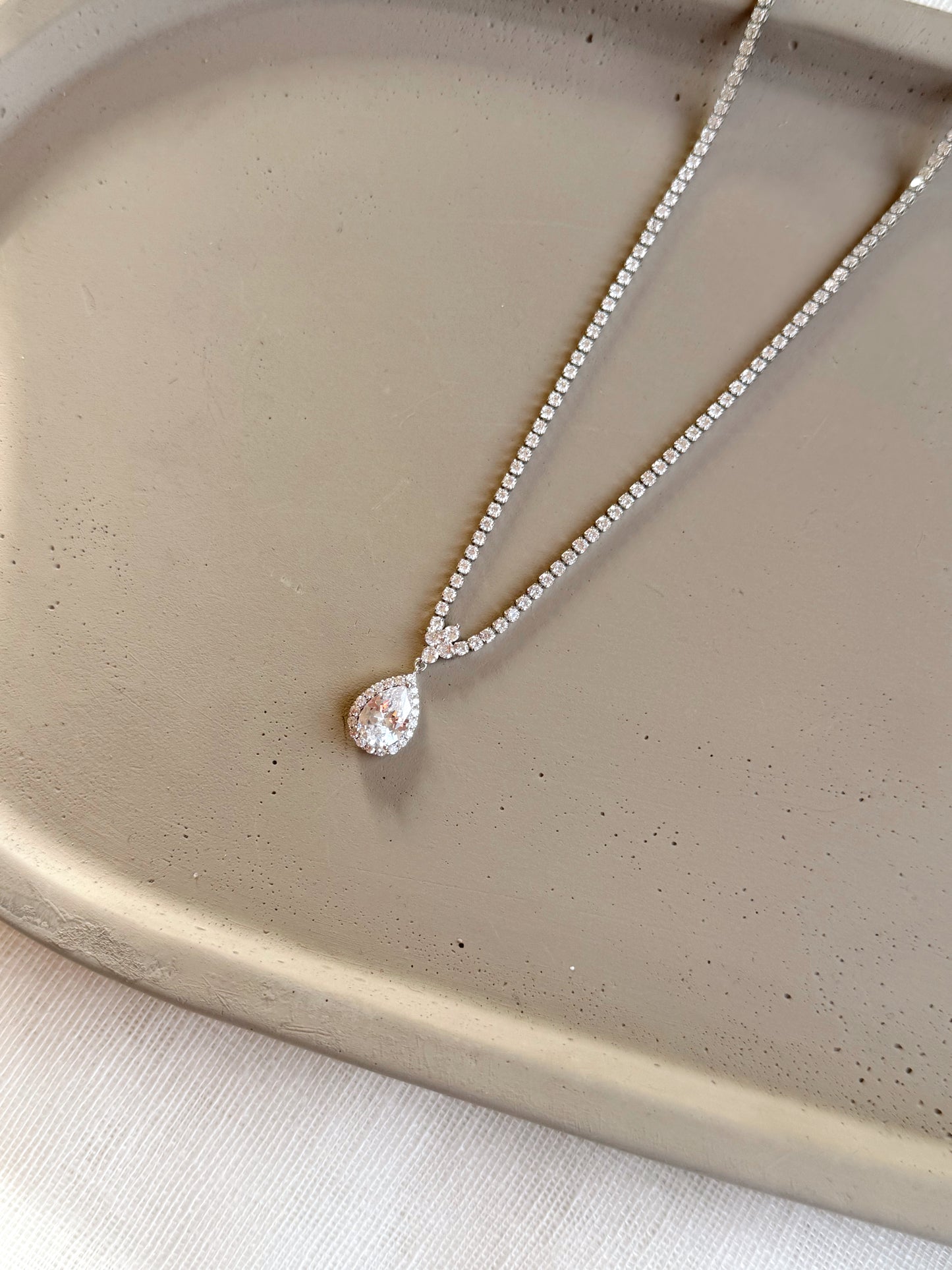 Tennis pendant necklace