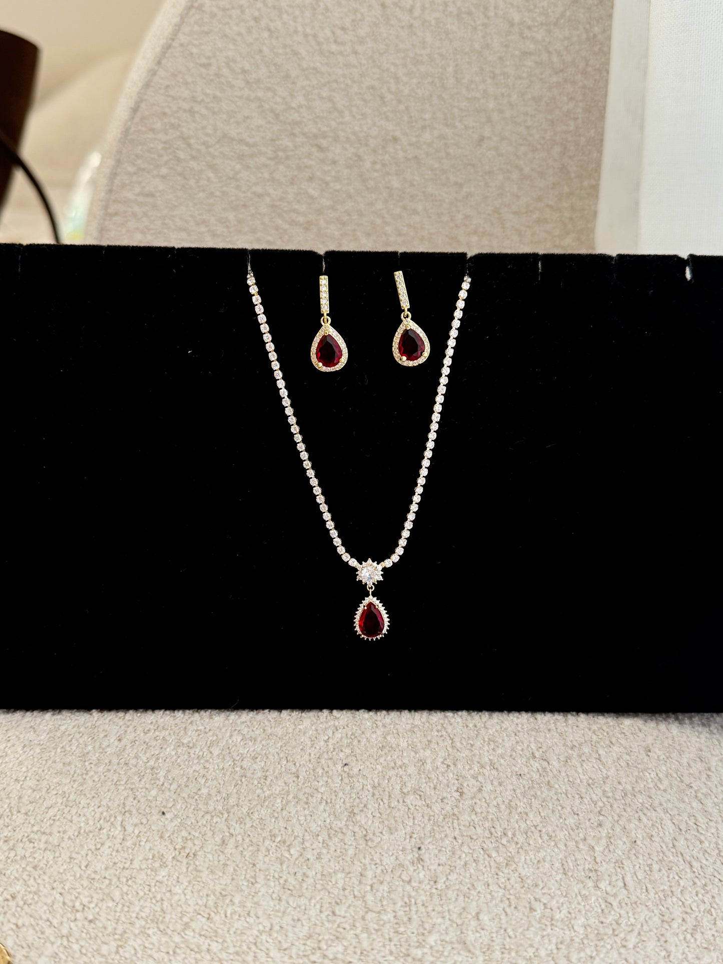 Red gold sparking tennis set