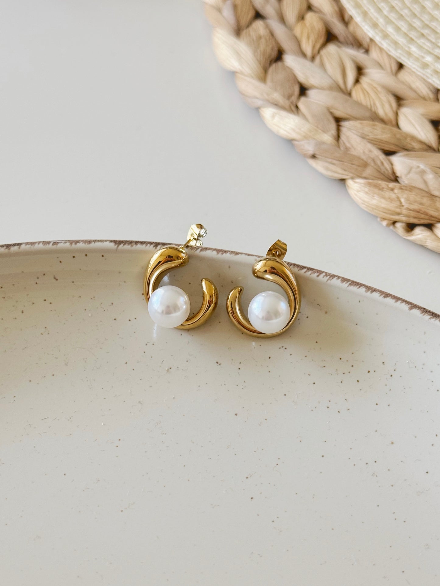 Pearly wave earrings