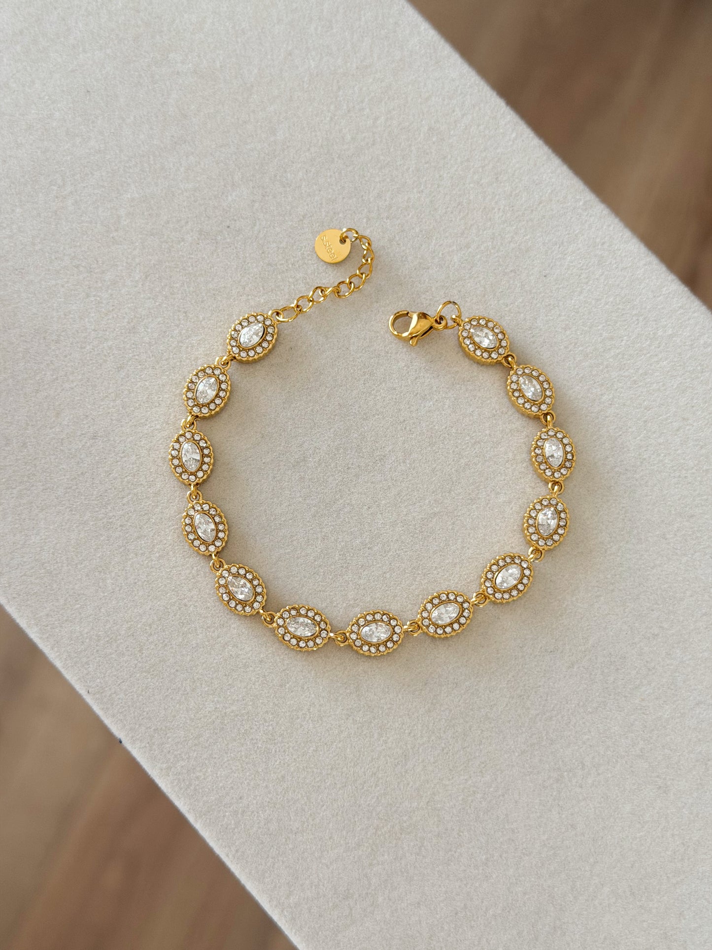 Gold oval bracelet