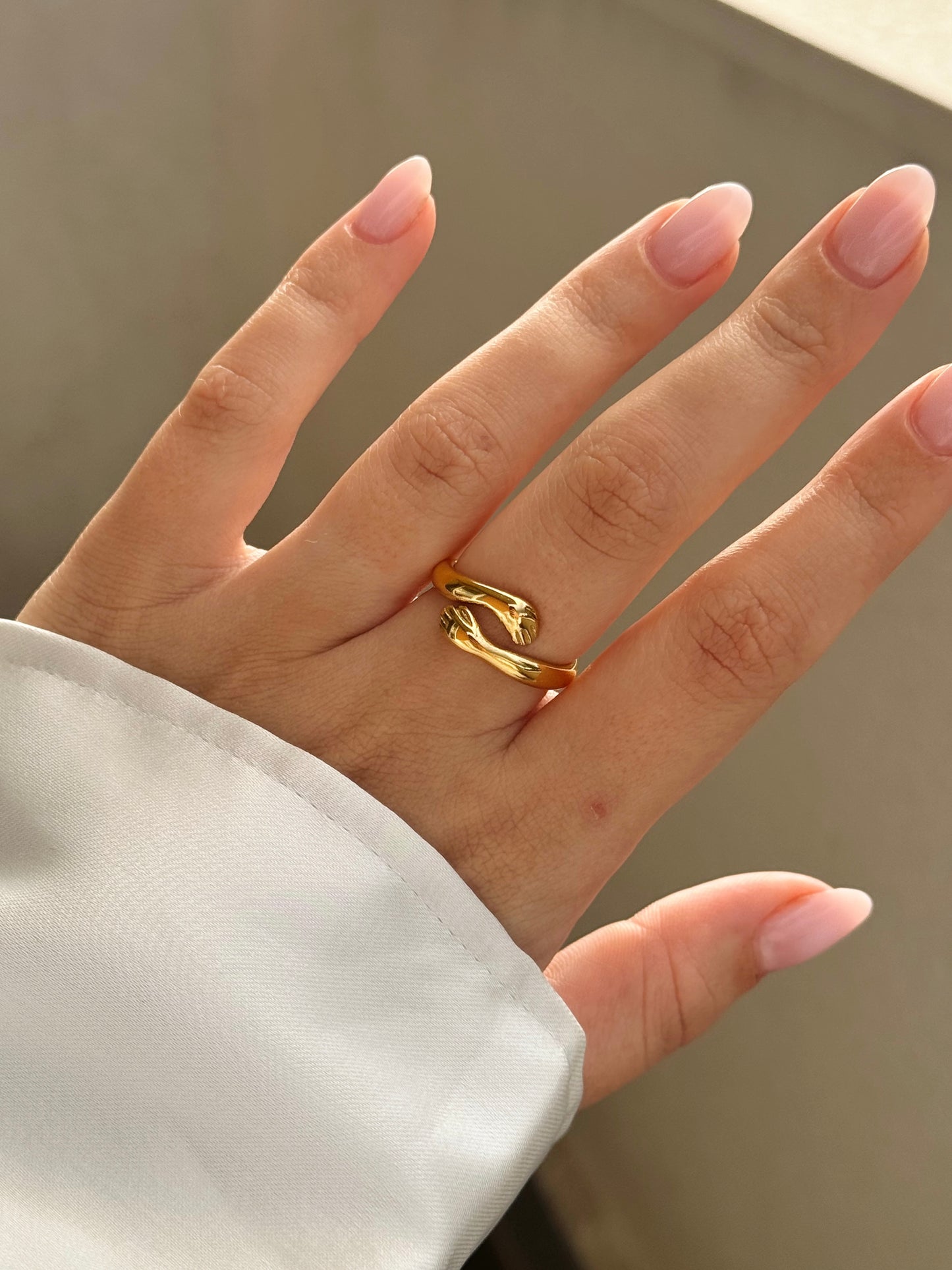 Hug ring
