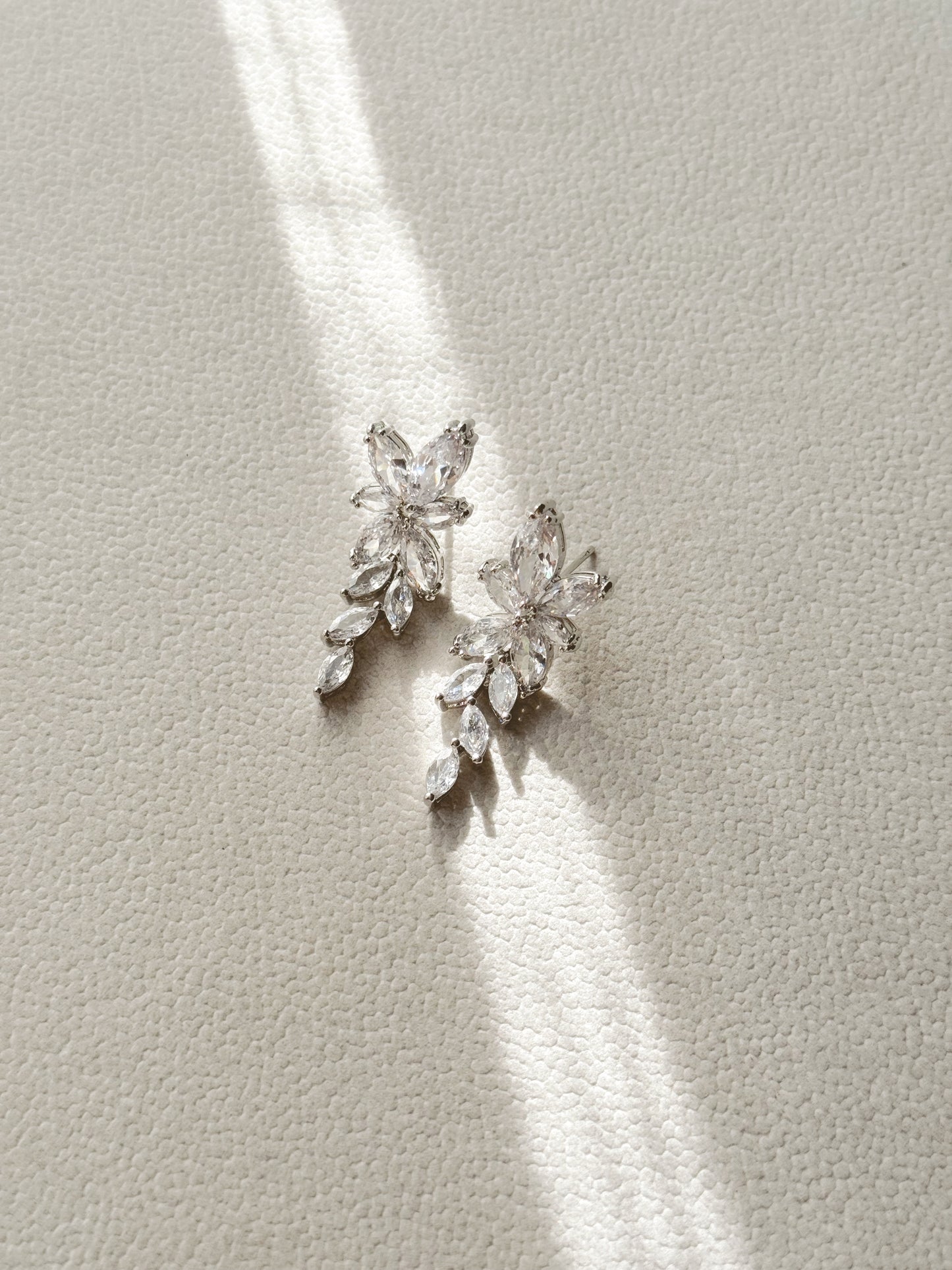 Flower crystal earrings