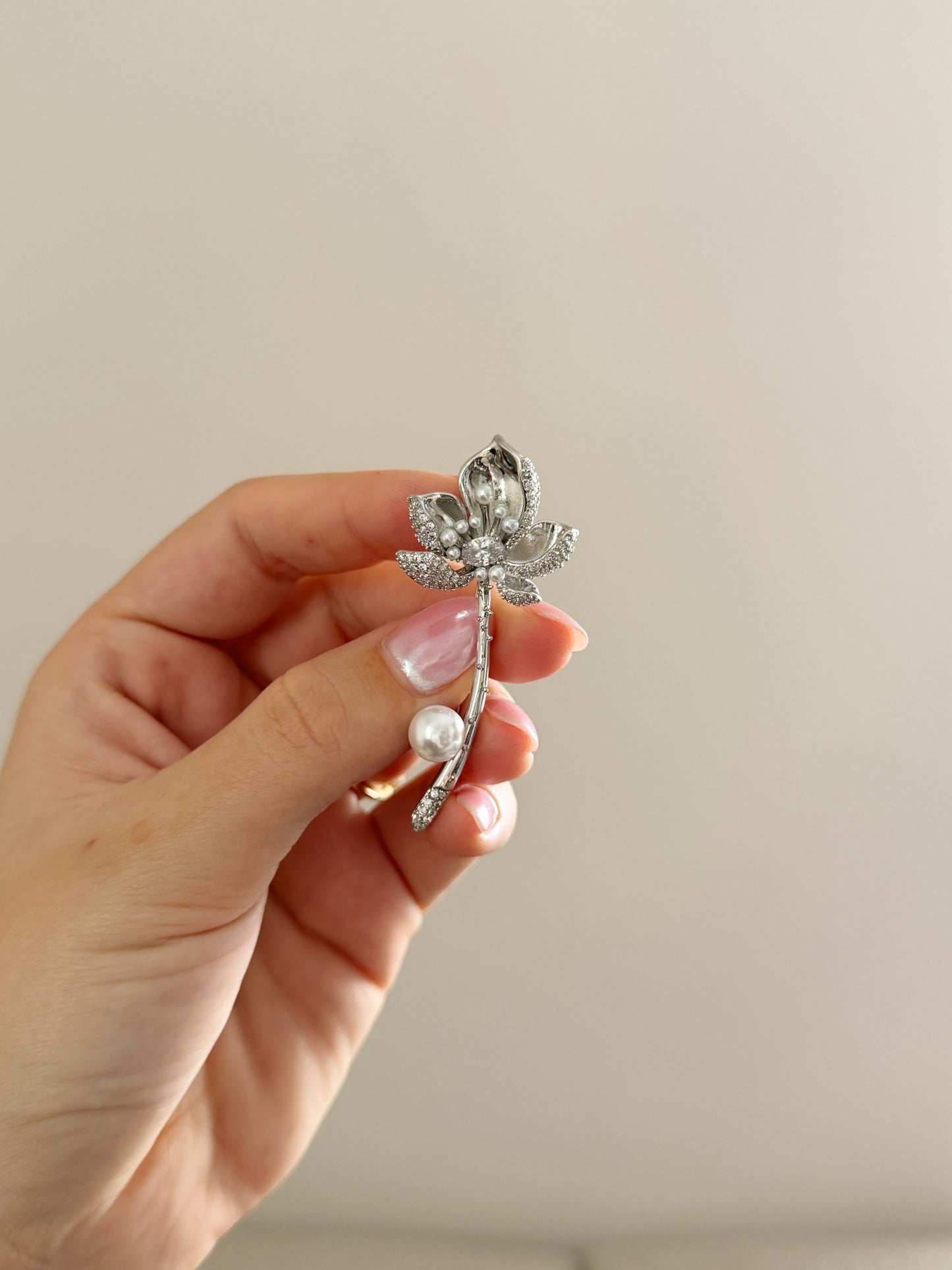 Zircon brooch