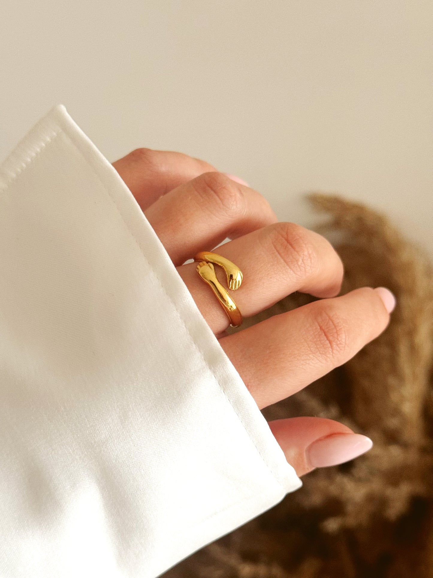 Hug ring
