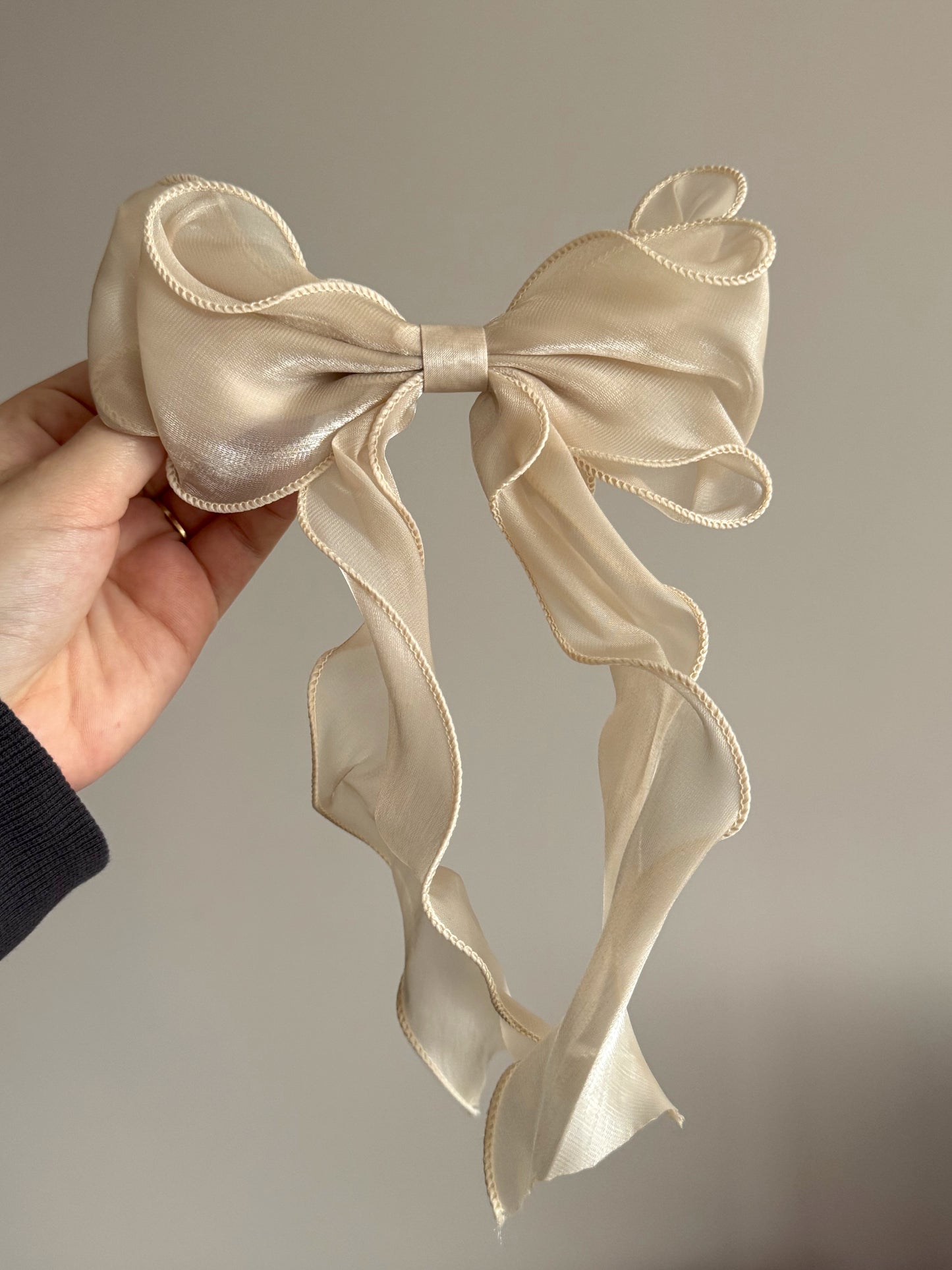Beige mesh bow hair clip