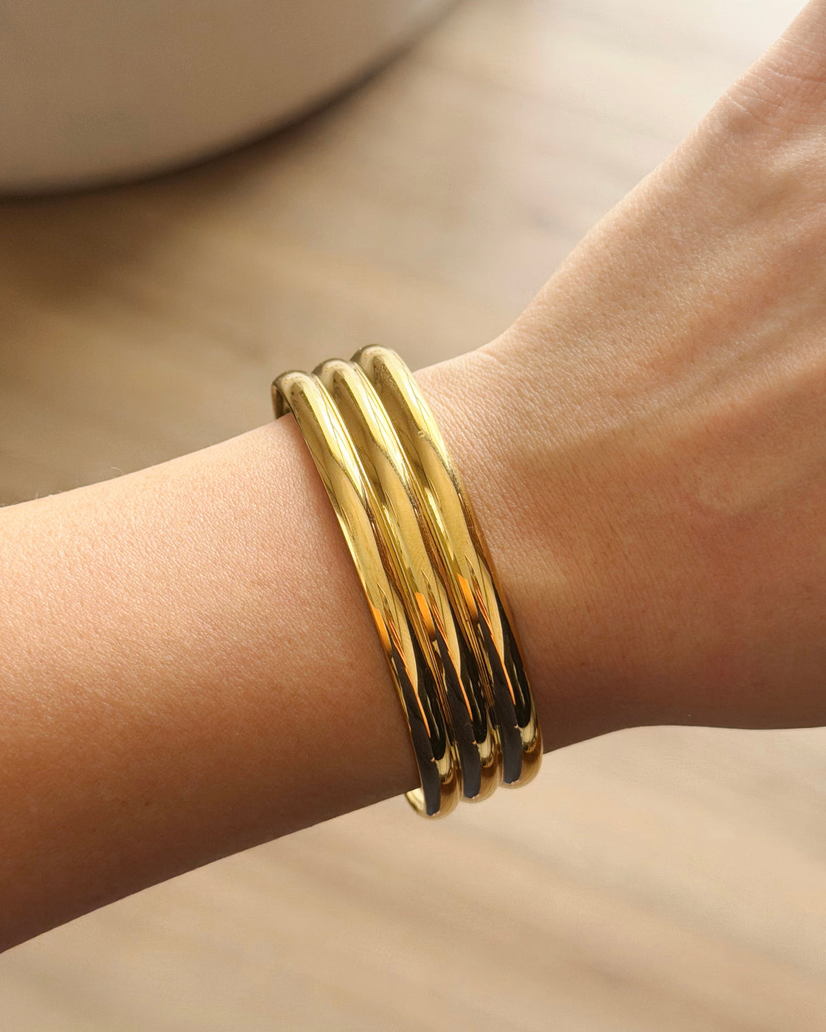 Gold lines hand cuff slim
