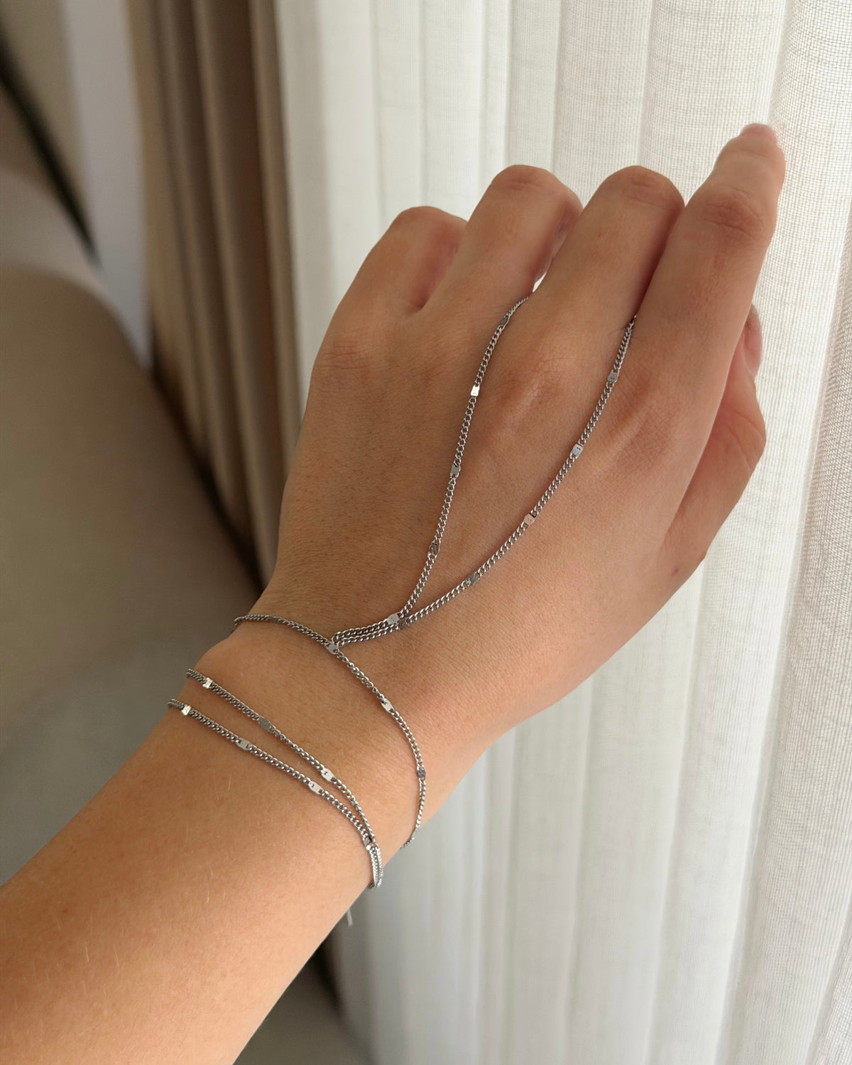 Hand chain silver