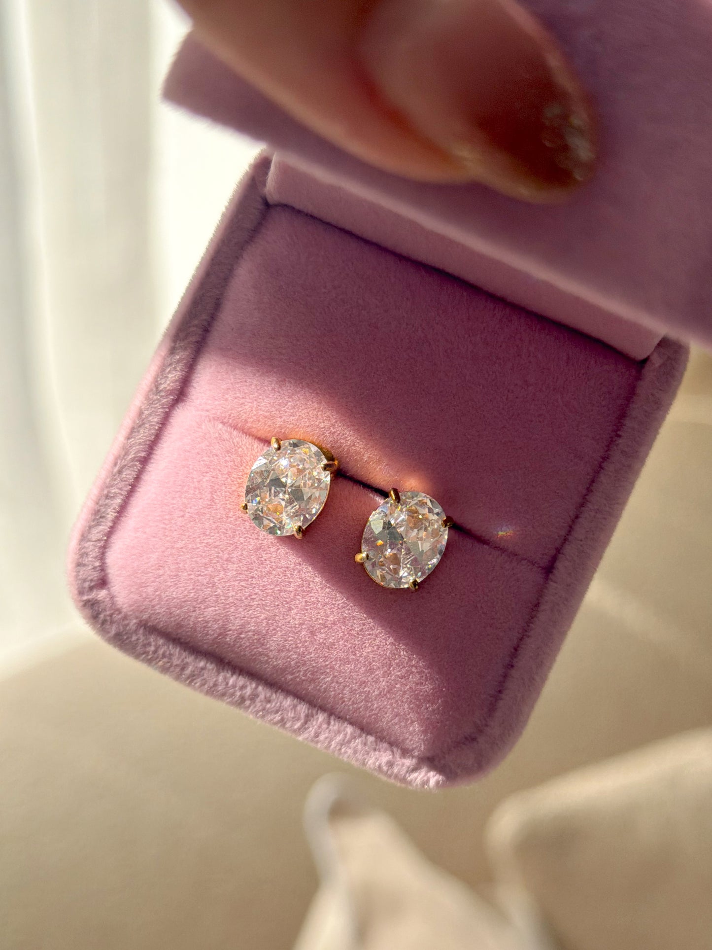 Shiny Oval Zircon earrings