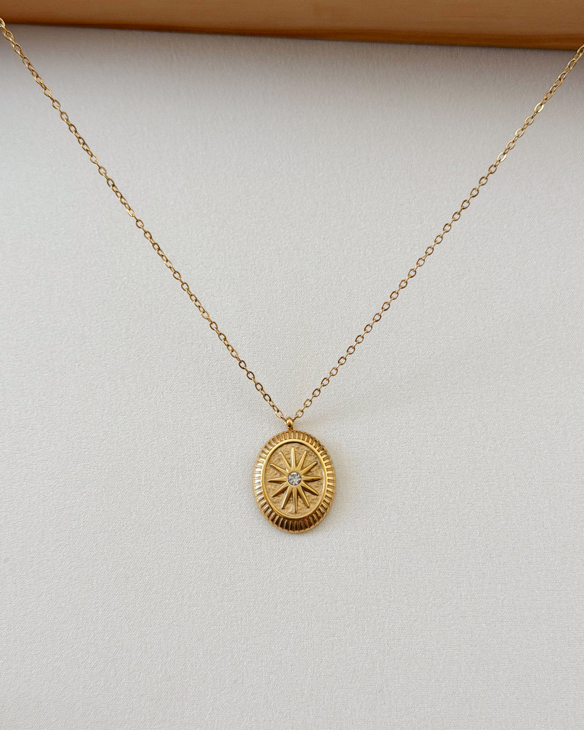 Star pendant necklace