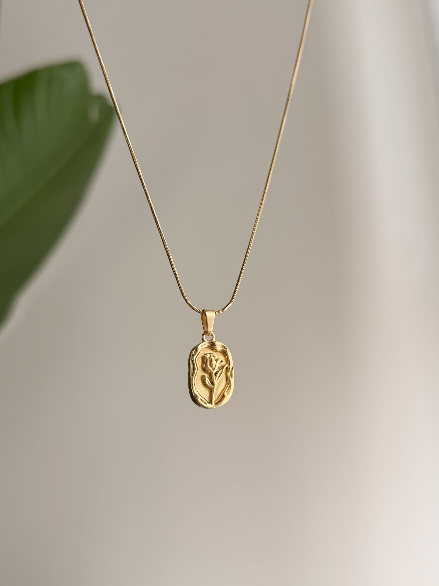 Rose necklace