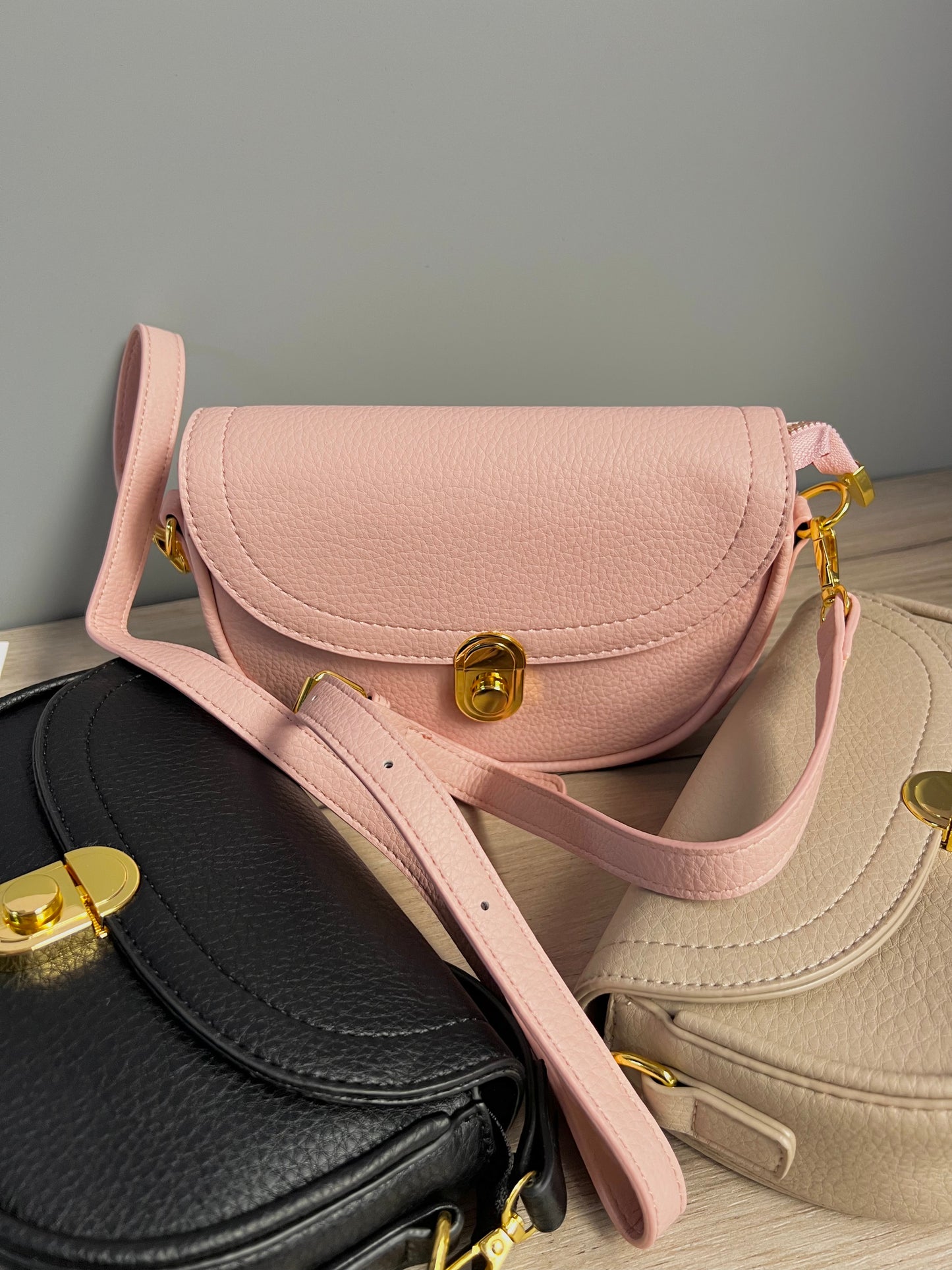 Oval bag
