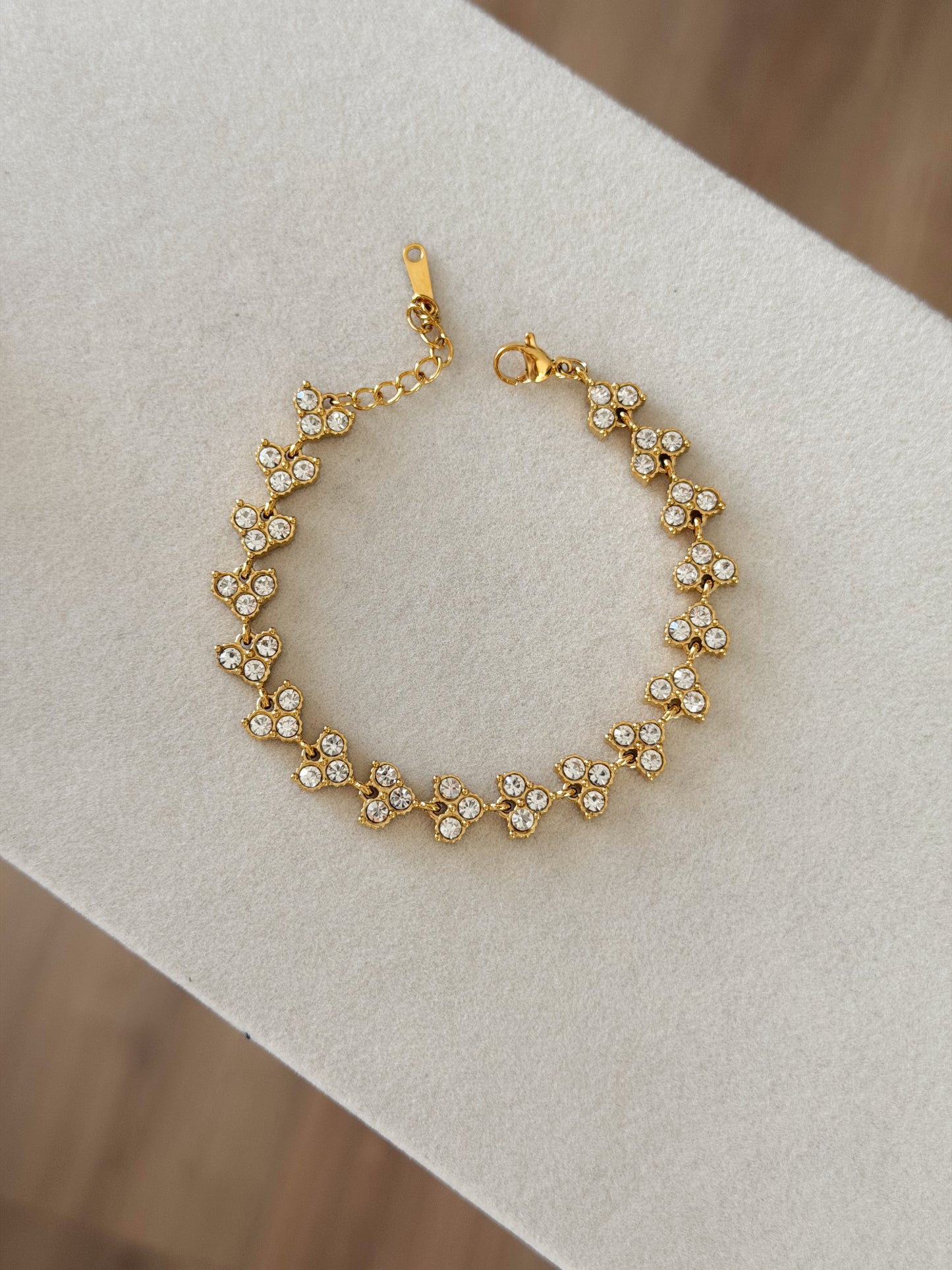 Leaf style bracelet