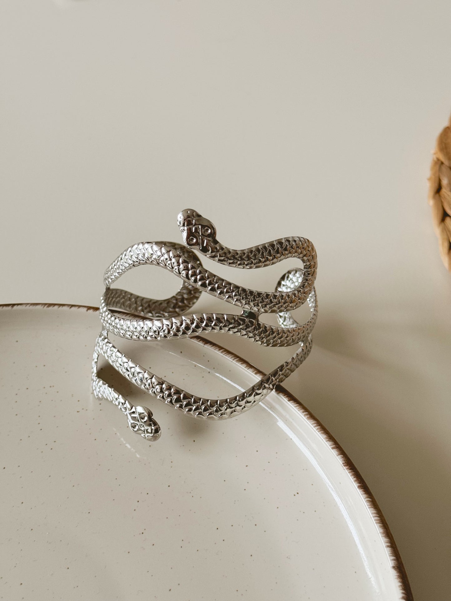 Bold snake Arm cuff ( silver )