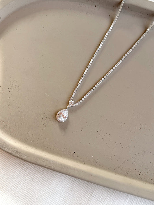 Tennis pendant necklace