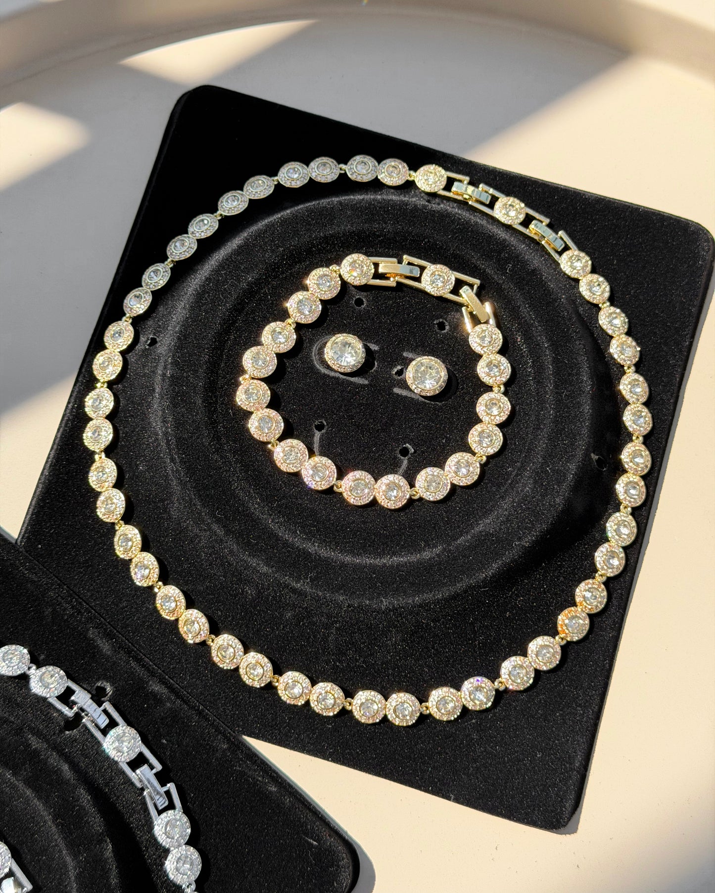 Swarovski angelic set ( gold round)