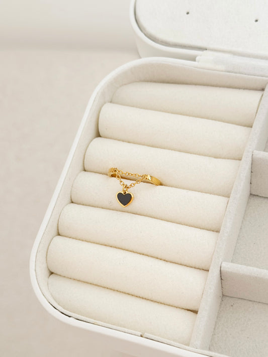 Black heart chain ring