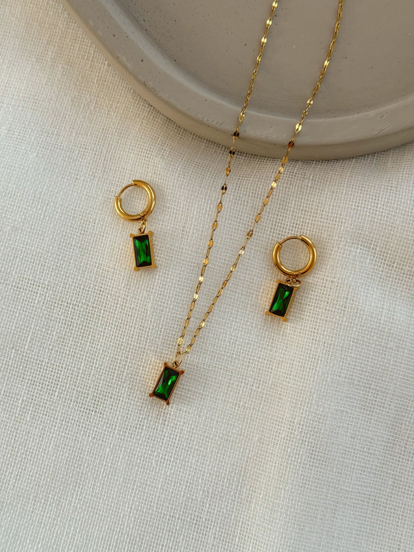 Green pendant necklace & earrings