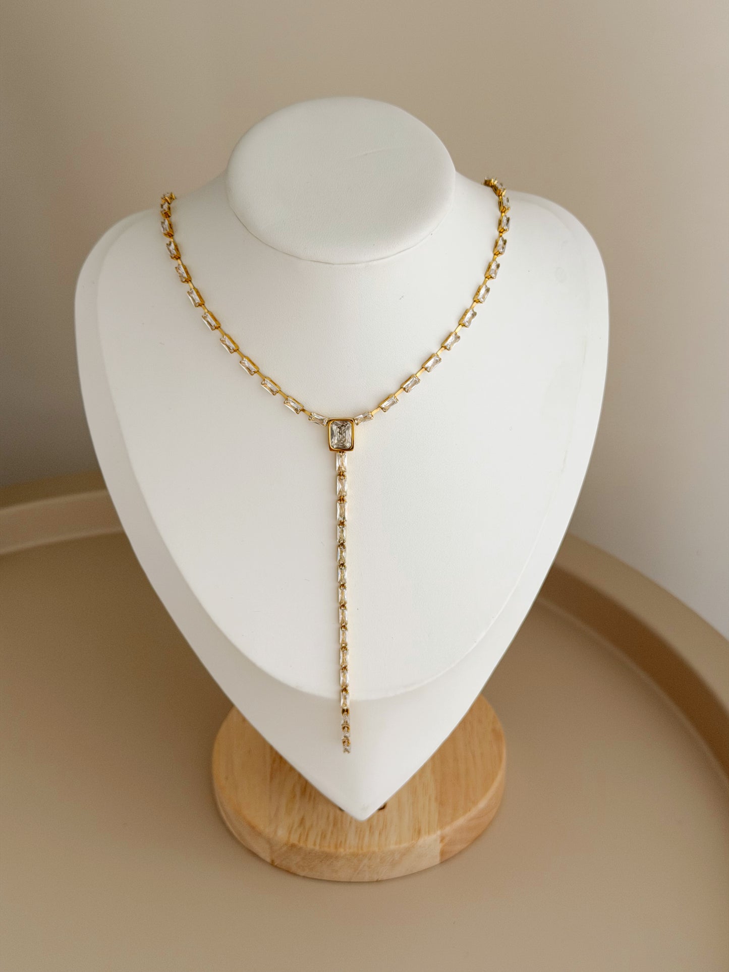 Y shape tennis necklace