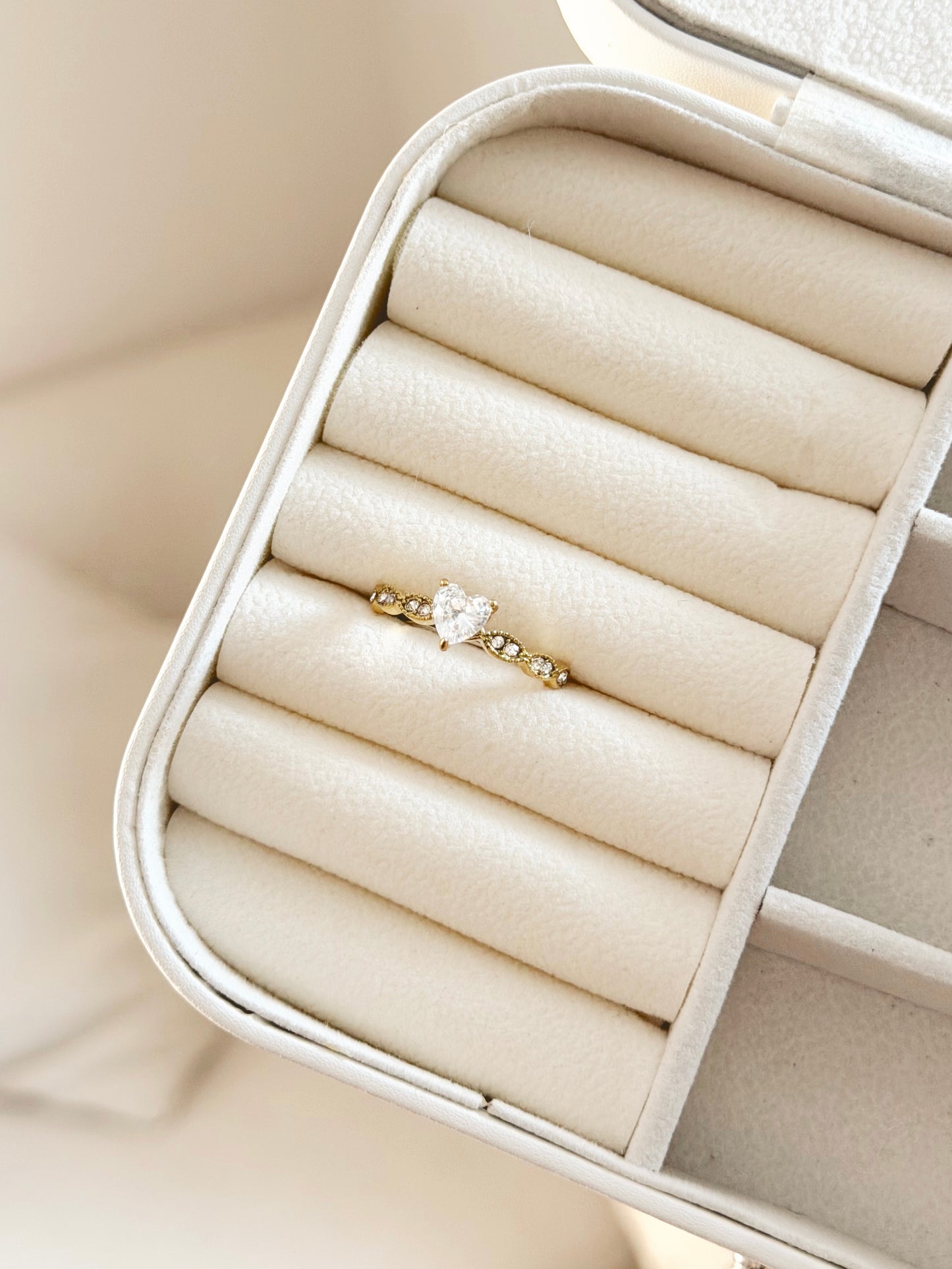 White heart band ring