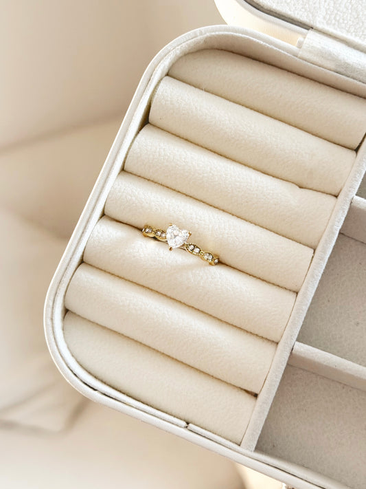 White heart band ring