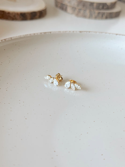 Minimal zirconia earrings