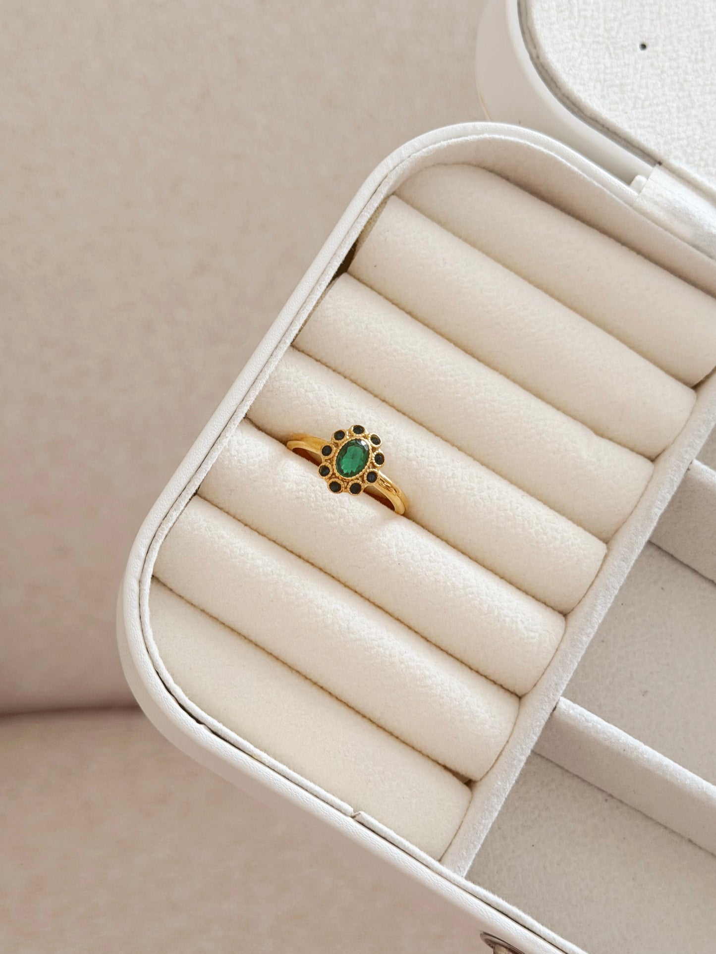 Flora ring