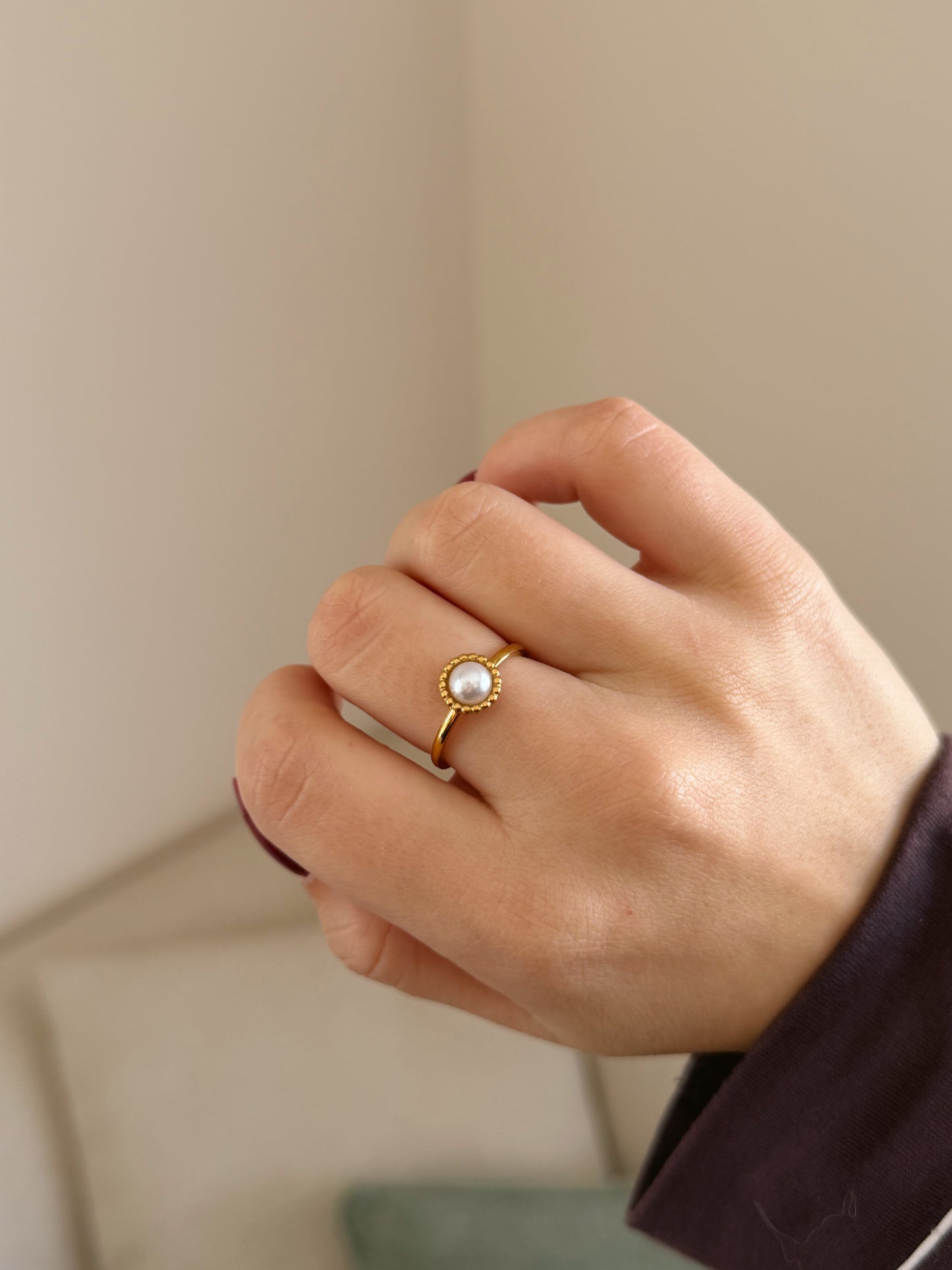 Simple pearl ring