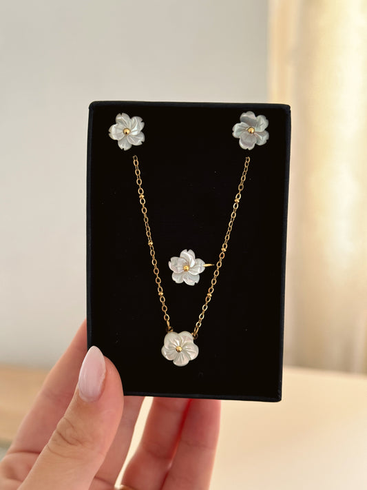 Flower set (necklace, earrings and ring)