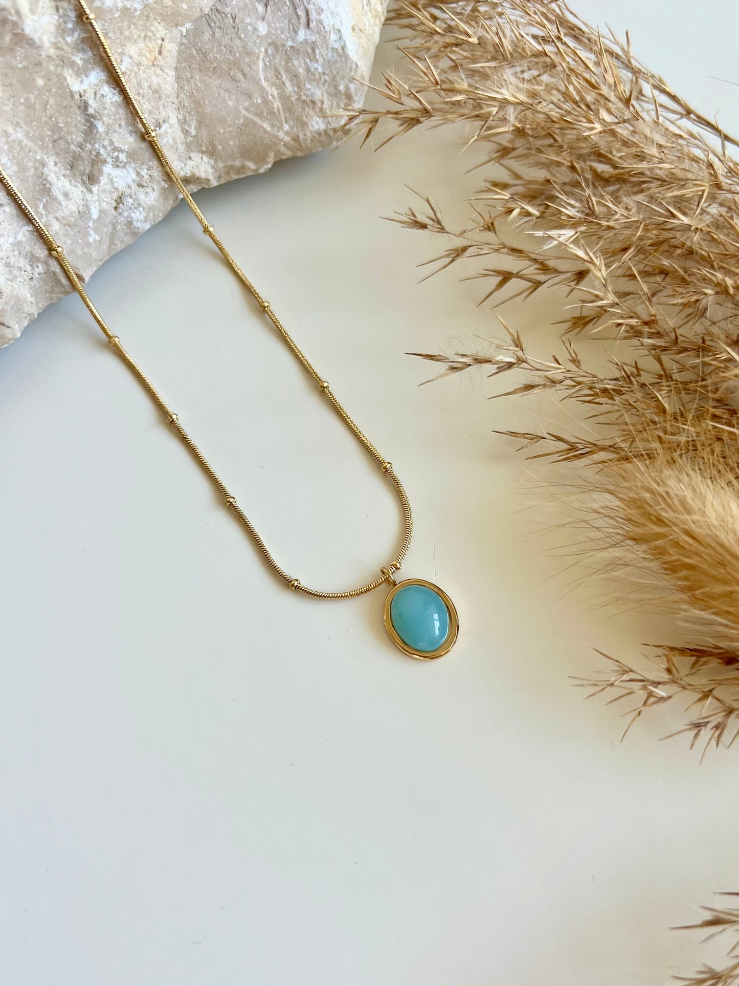 Oval stone necklace