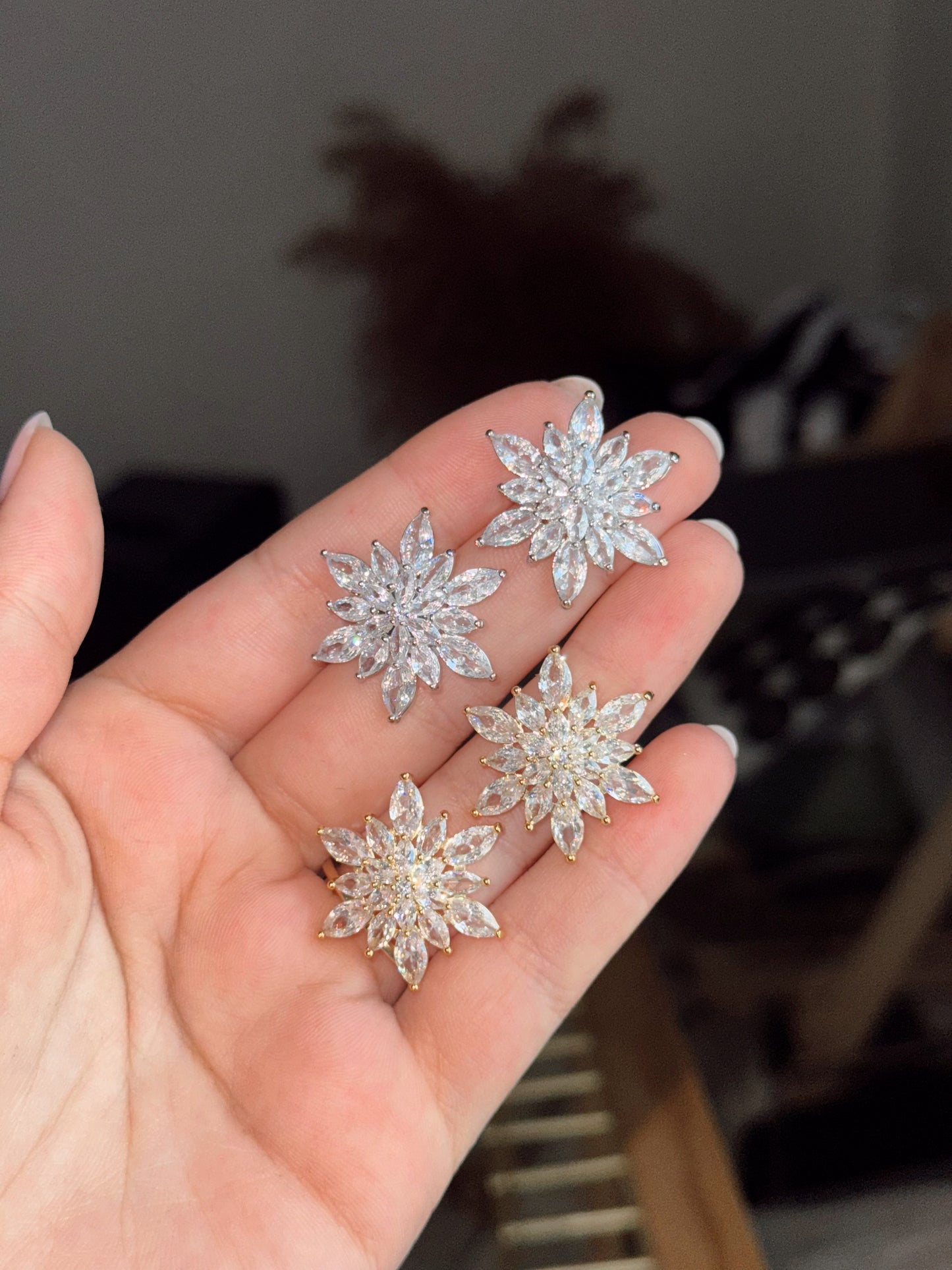 Shiny crystal flower earrings
