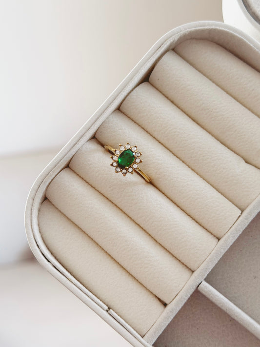 Green stone ring