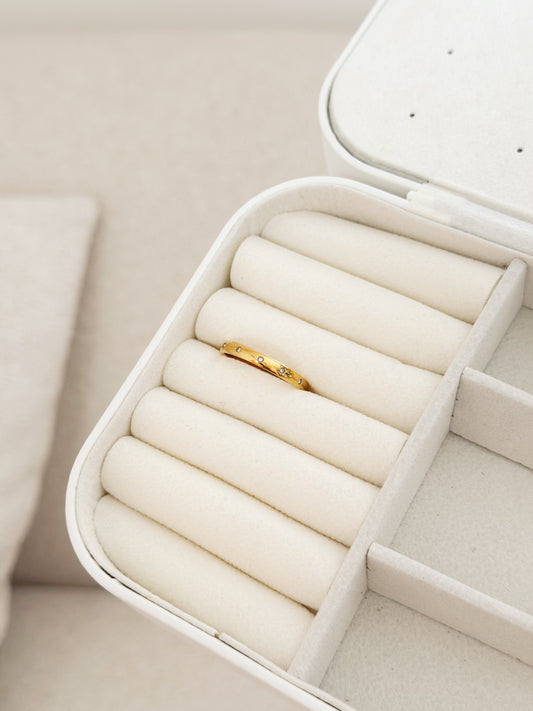 Simple stones ring