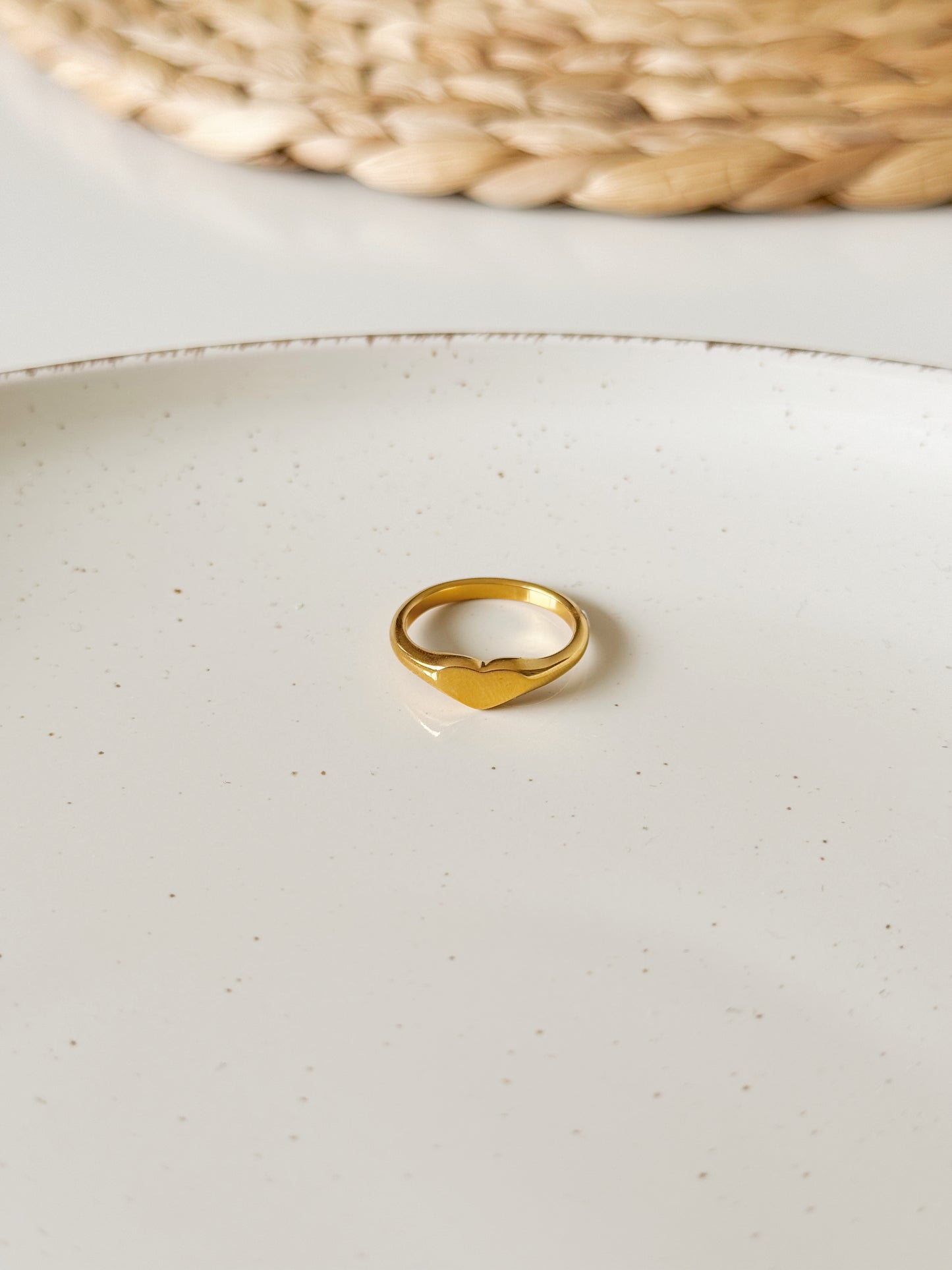 Minimal heart ring