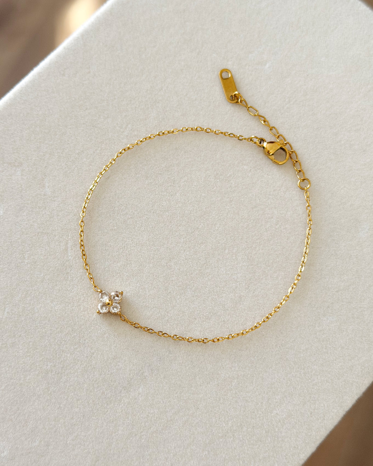 Gold clover flower bracelet