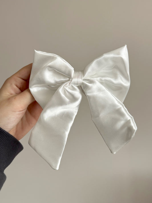 Simple white saten Bow hair clip