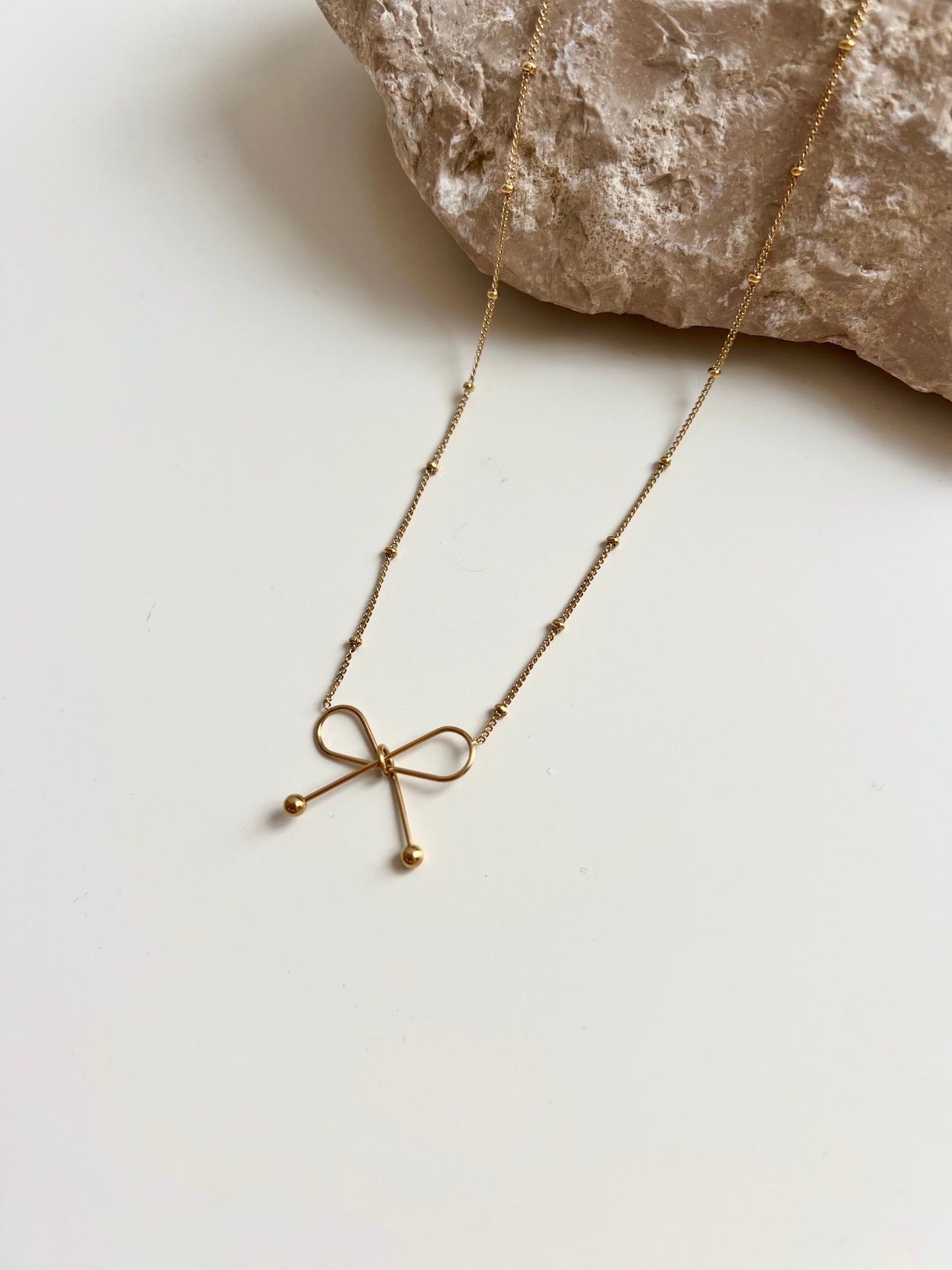 Bow necklace