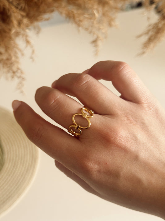 Oval link ring