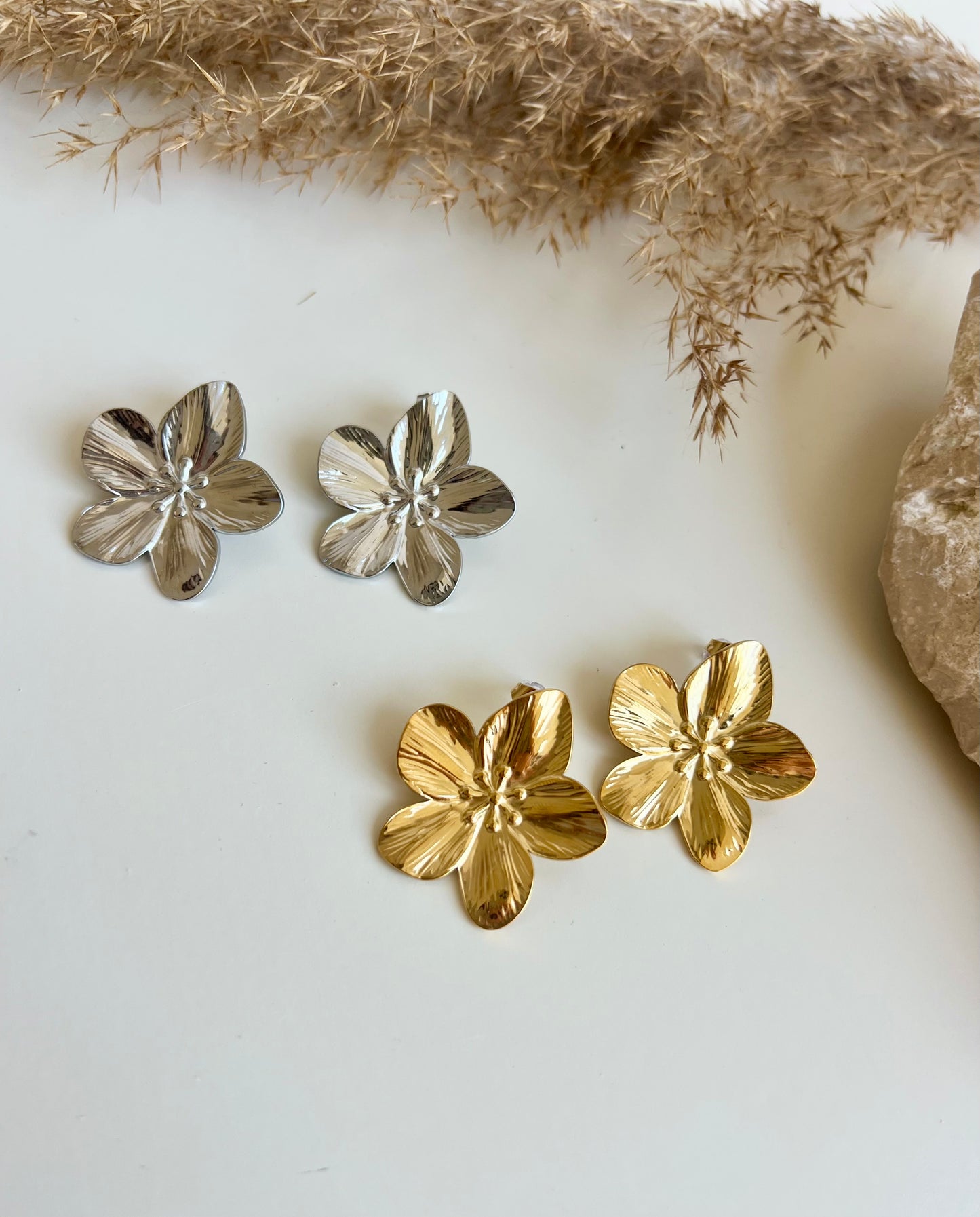 Blooming flowers earrings