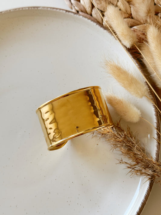 Hand cuff bracelet gold chunk