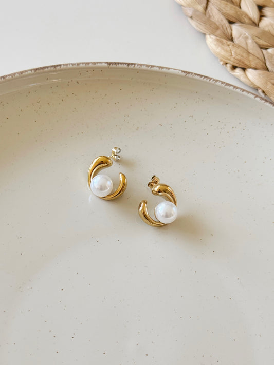 Pearly wave earrings