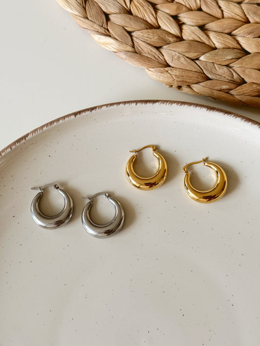 Classy hoops earrings