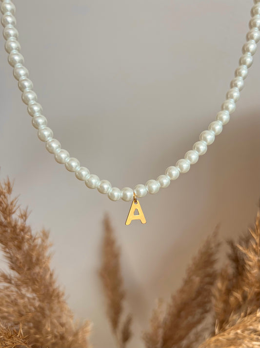 Pearl initial Necklace (gold)