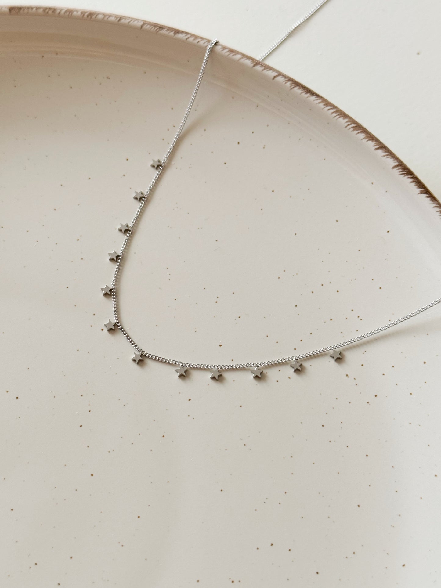 Dainty necklace silver stars