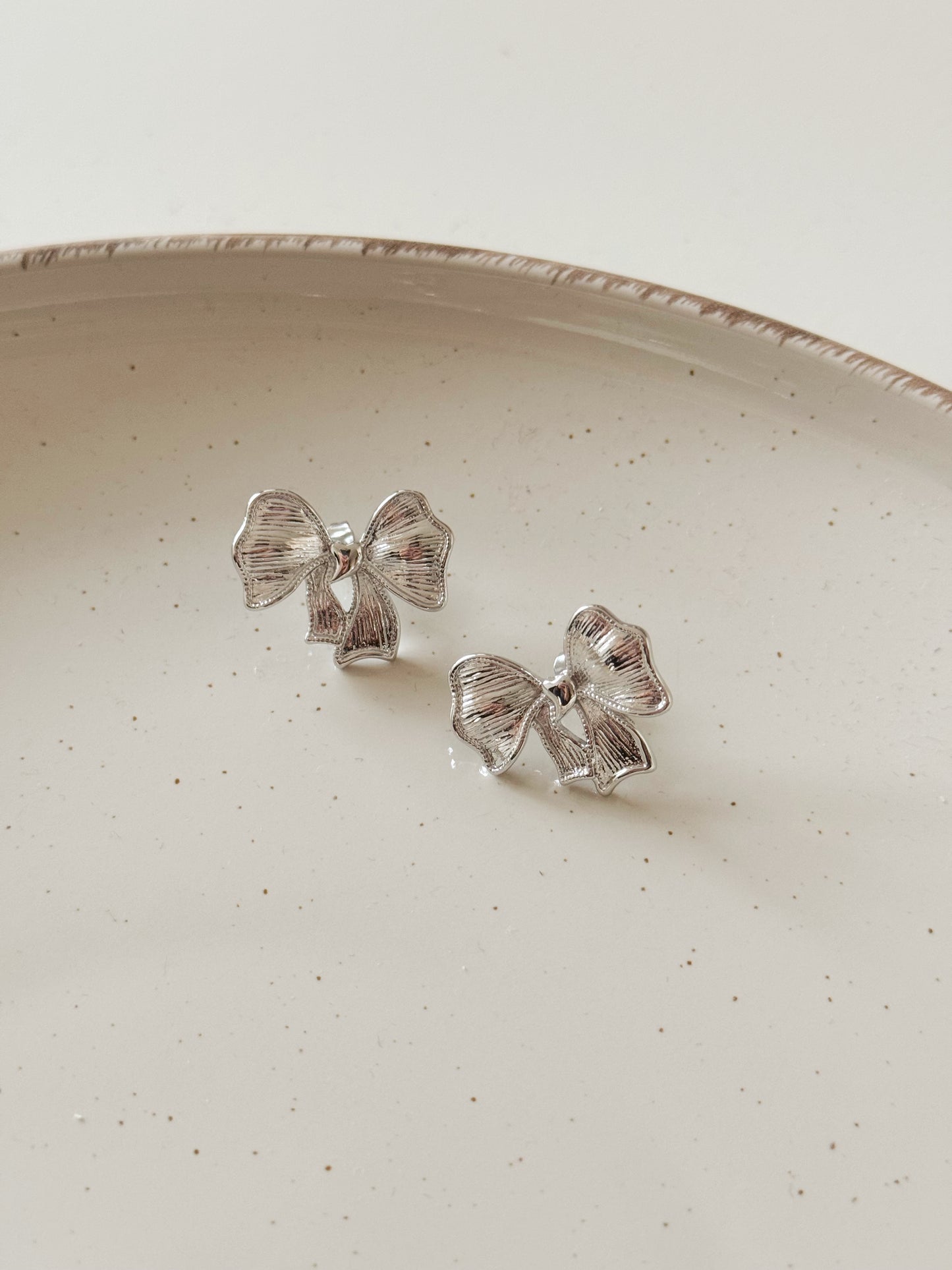 Bow earrings silver