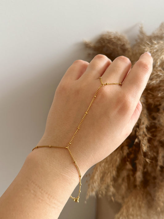 Hand chain gold