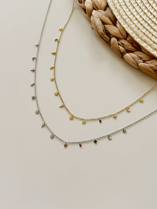 Minimal dainty necklaces