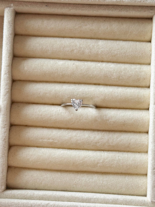 Heart zircon ring silver
