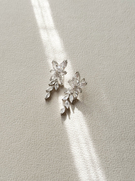 Flower crystal earrings